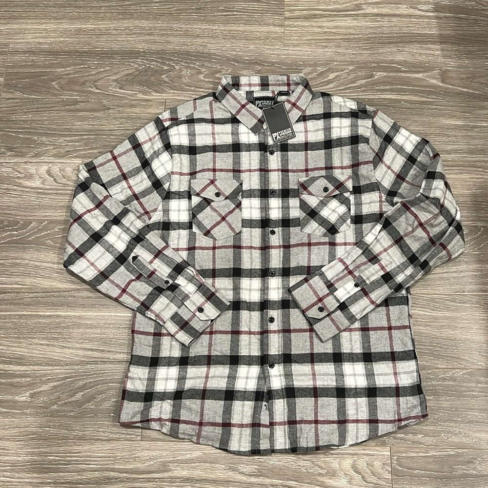 Premium expression flannel. Size XL. NWT